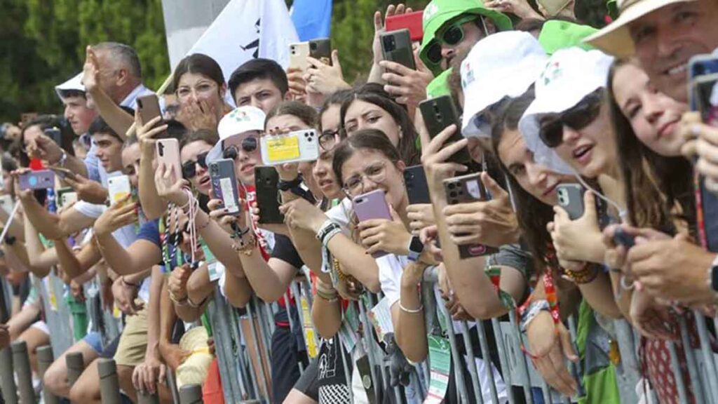 Closing Youth Festival In Portugal, Pope Shares 'Old Man'S' Dream Of Peace